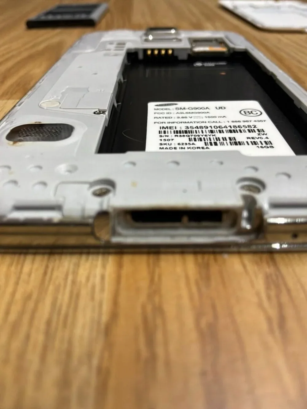 Samsung Galaxy S5 SM-G900A AT&T 16GB White Smartphone For Parts Charging Port